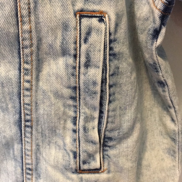 H&M TREND Oversized Snowflake Wash Denim Jacket - Picture 7 of 16